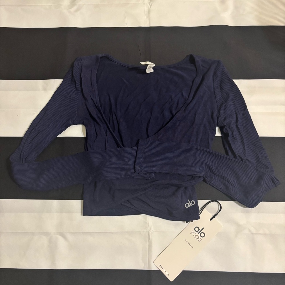 BNWT ALO Yoga Amelia Long Sleeve Crop Top XS - Picture 2 of 6
